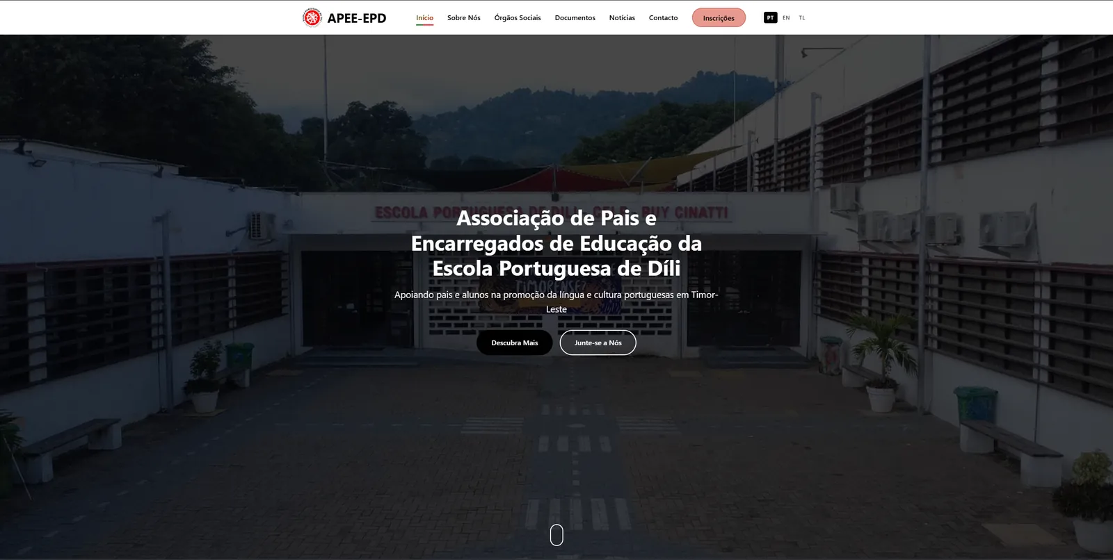 School Association: home page with the school's façade and the title “Parents and Guardians Association”